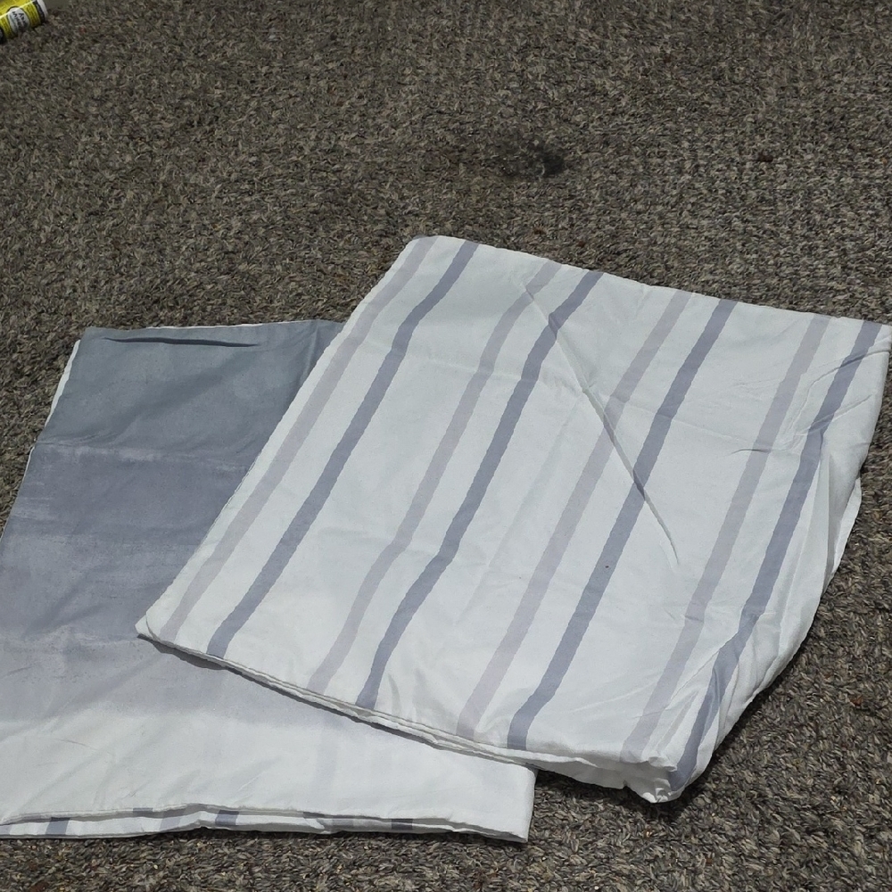 ** Striped Bedding Set in Gray and White